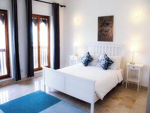 2 bedrooms, iron/ironing board, internet, bed sheets