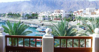 Spacious Waterfront Elegance