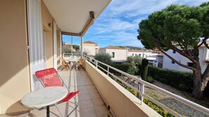 Outdoor dining - Capucine au soleil - Parking (Sanary-sur-Mer)