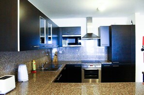 Refrigerador, microondas, lavavajillas y tostadora 