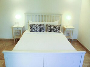 2 bedrooms, iron/ironing board, Internet, bed sheets - Serene 2-Bedroom Retreat (As Sifah)