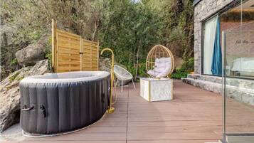 Luxury Suite, Sea View | Terrace/patio