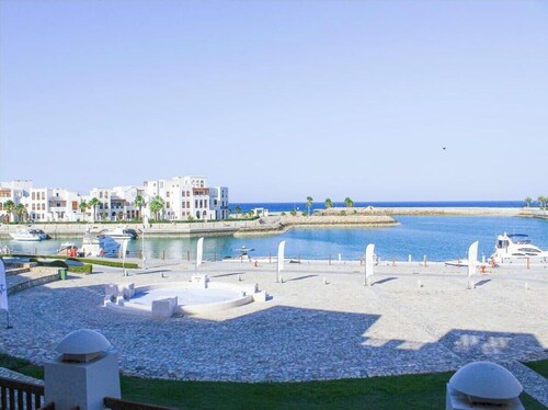 Scenic Marina View Retreat