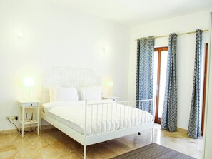 2 habitaciones, tabla de planchar con plancha y acceso a internet 