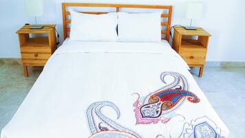 2 dormitorios, tabla de planchar con plancha, Internet y ropa de cama