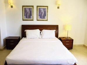 3 Schlafzimmer, Bügeleisen/Bügelbrett, Bettwäsche