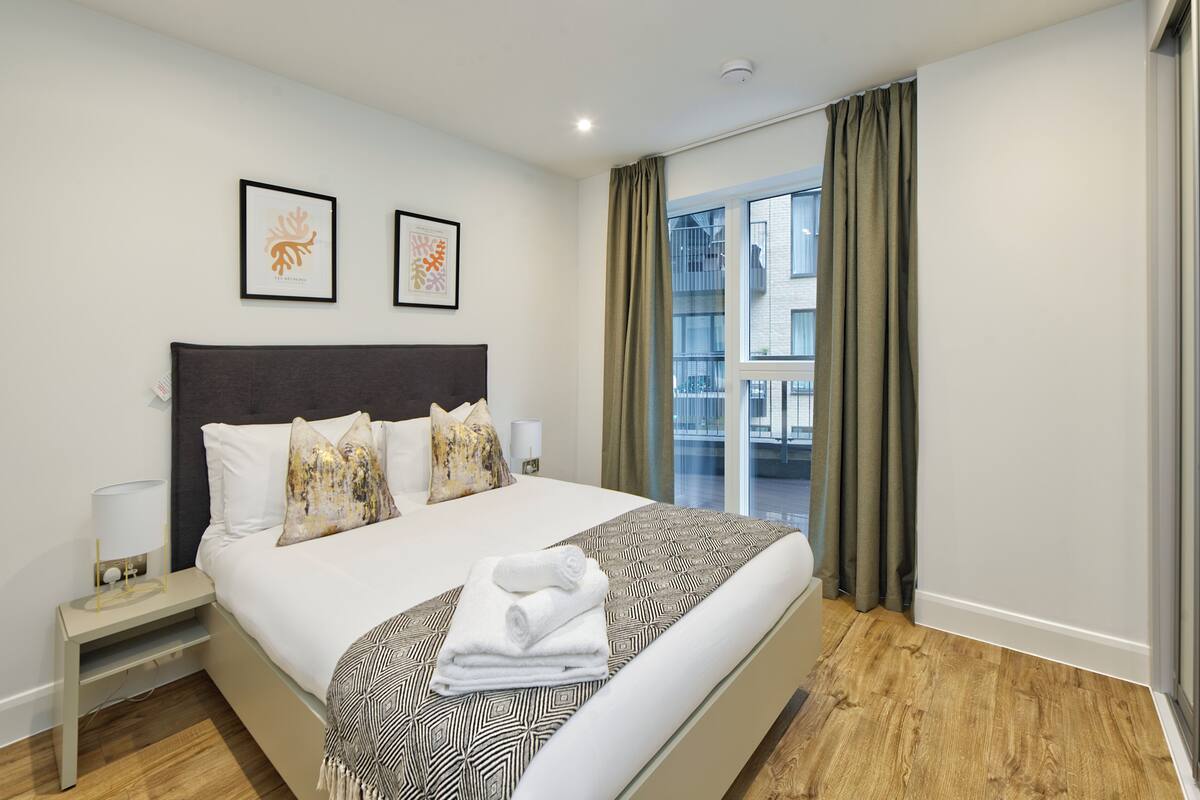 2 bedrooms, iron/ironing board, bed sheets