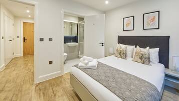 2 bedrooms, iron/ironing board, bed sheets