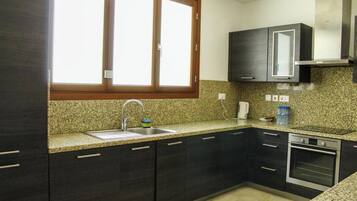 Fridge, microwave, cookware/dishes/utensils