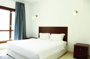 3 bedrooms, iron/ironing board, bed sheets