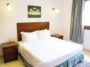 2 bedrooms, iron/ironing board, bed sheets