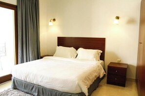 2 Schlafzimmer, Bügeleisen/Bügelbrett, Bettwäsche