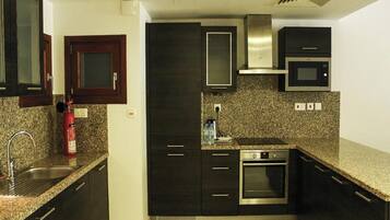 Fridge, microwave, cookware/dishes/utensils