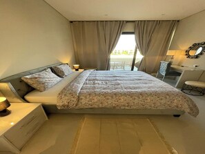 1 slaapkamer, een strijkplank/strijkijzer, beddengoed