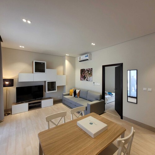 Chic 1-Bedroom with Pool View