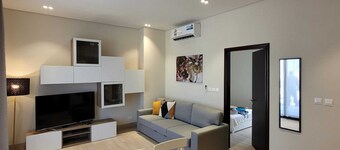 Chic 1-Bedroom with Pool View