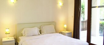 Tranquil Marina View Retreat