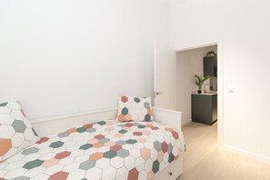 2 slaapkamers, een strijkplank/strijkijzer, internet, beddengoed