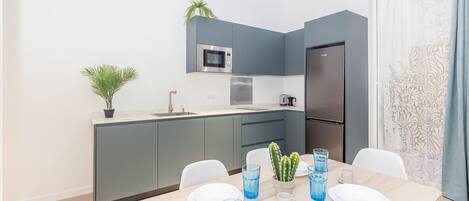 Køleskab, mikrobølgeovn, ovn, opvaskemaskine