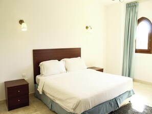 2 bedrooms, iron/ironing board, bed sheets - Relaxing 2-Bedroom Marina Escape (Salalah)