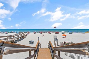 Appartement, Meerdere bedden (Ocean Breeze East 201) | Strand | Accommodatie ligt op het strand