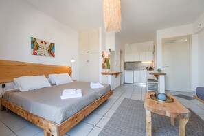 Tabla de planchar con plancha, wifi gratis y ropa de cama 