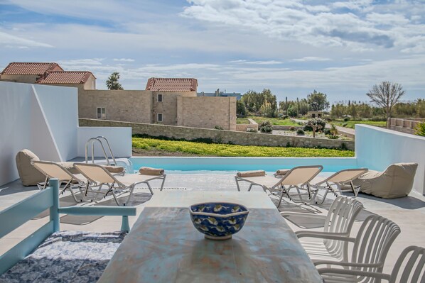 Outdoor dining - Mythos villa 8,pool,Walking distance to beach (Damnoni)