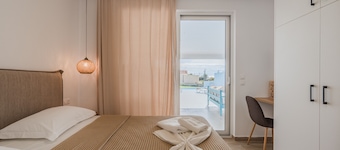Mythos villa 9,pool,Walking distance to beach