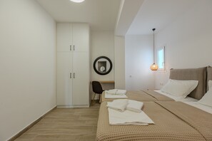 2 chambres, coffres-forts dans les chambres, fer et planche à repasser