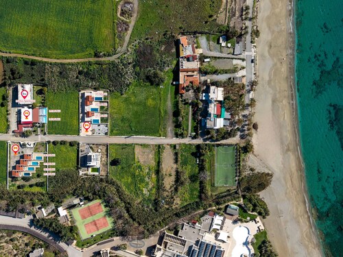 Mythos villa 9,pool,Walking distance to beach