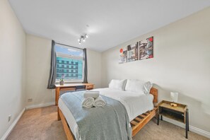 3 chambres, fer et planche à repasser, Wi-Fi, draps fournis