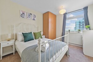 3 室のベッドルーム、アイロン / アイロン台、WiFi、ベッドシーツ