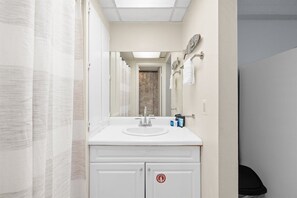 Hair dryer, towels - Beachfront Studio | Amazing Sunsets | Pool (Panama City Beach)