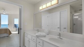 Apartamento, varias camas (Summerwind Center 1204) | Baño