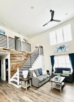 TV, fireplace, stereo - Flip Flop Cove Indian Lake, Ohio (Lakeview)