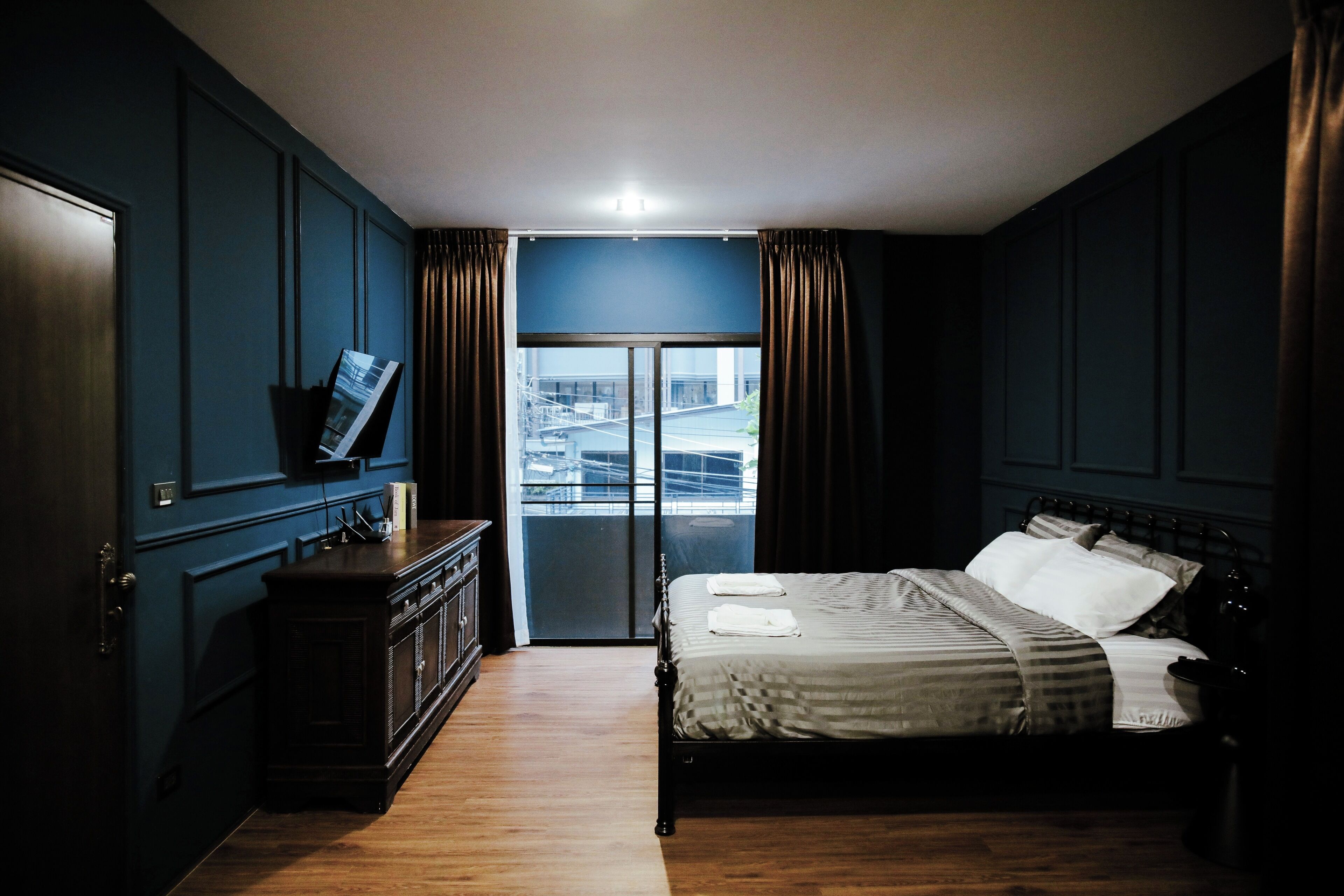 3 bedrooms, desk, iron/ironing board, WiFi