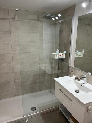 Shower, hair dryer, towels - Pure South 2111 Beach & Golf (Manilva)