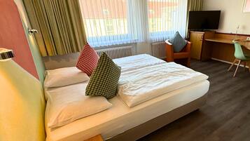 标准双人房 | 办公桌、笔记本电脑工作区、免费 WiFi、床单