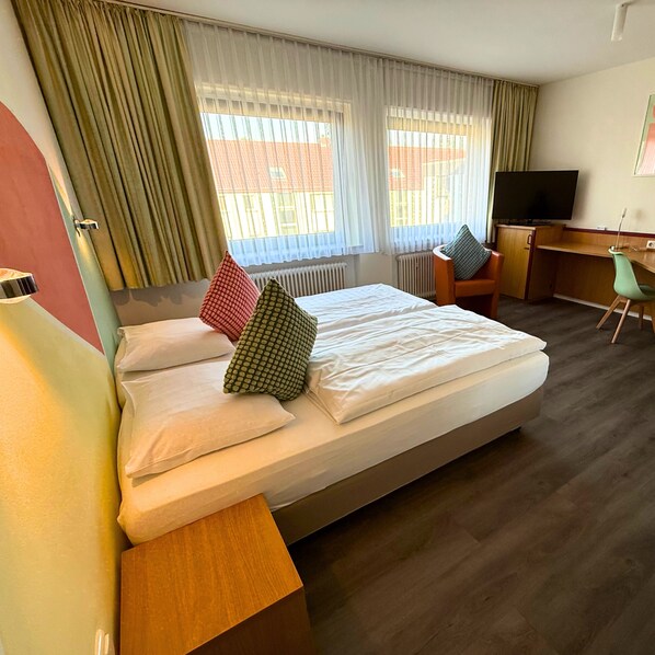 Kahden hengen standard-huone | Työpöytä, kannettavalle tietokoneelle sopiva työtila, ilmainen Wi-Fi