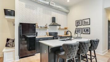 Fridge, microwave, oven, stovetop