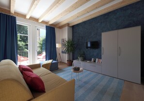 Deluxe Studio, Balcony, Mountain View | Premium bedding, down comforters, in-room safe, individually furnished