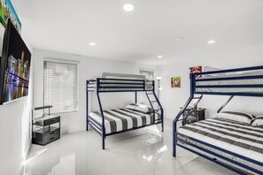 5 habitaciones, tabla de planchar con plancha, wifi y ropa de cama 