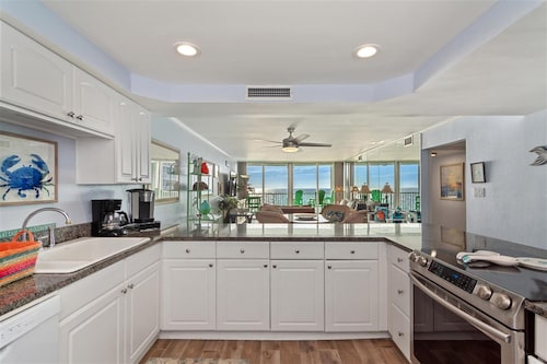 Shoreline Towers 1073