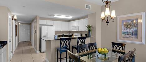 Condo, nhiều giường (Calypso 2-2108 West) | Khu ăn uống