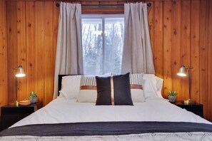 3 slaapkamers, een strijkplank/strijkijzer, wifi, beddengoed