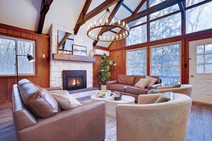 Een smart-tv en een open haard