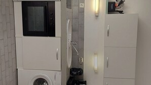 A compact kitchen with a microwave, oven, and built-in washing machine. - Mini villa with private garden - Residence with swimming pool Lecci near Porto-Vecchio (Lecci)