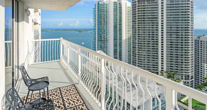 Best panoramic views, spacious stylish comfort, pool, gym, parking, close to all