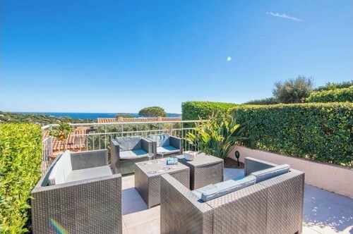 Mazet design sea view 4 guests