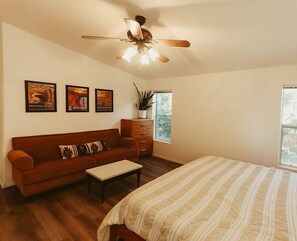 3 多间卧室、熨斗/熨衣板、WiFi、床单